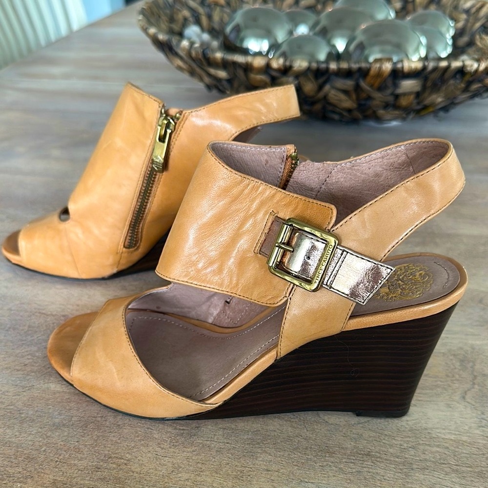 Vince Camuto leather Tan Wedge Shoes with Modern Design Brand New